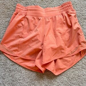 Lululemon hotty hot shorts 2.5”